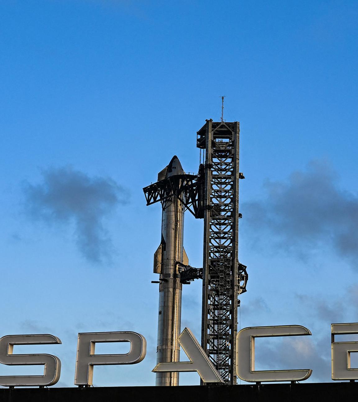 (Archivbild) Ein Rakete des Typs Starship der Firma SpaceX vor einem Testflug am 17.11.2024.