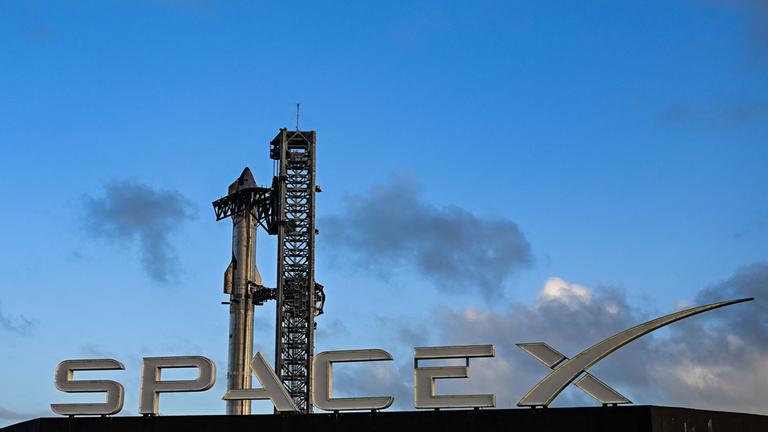 (Archivbild) Ein Rakete des Typs Starship der Firma SpaceX vor einem Testflug am 17.11.2024.