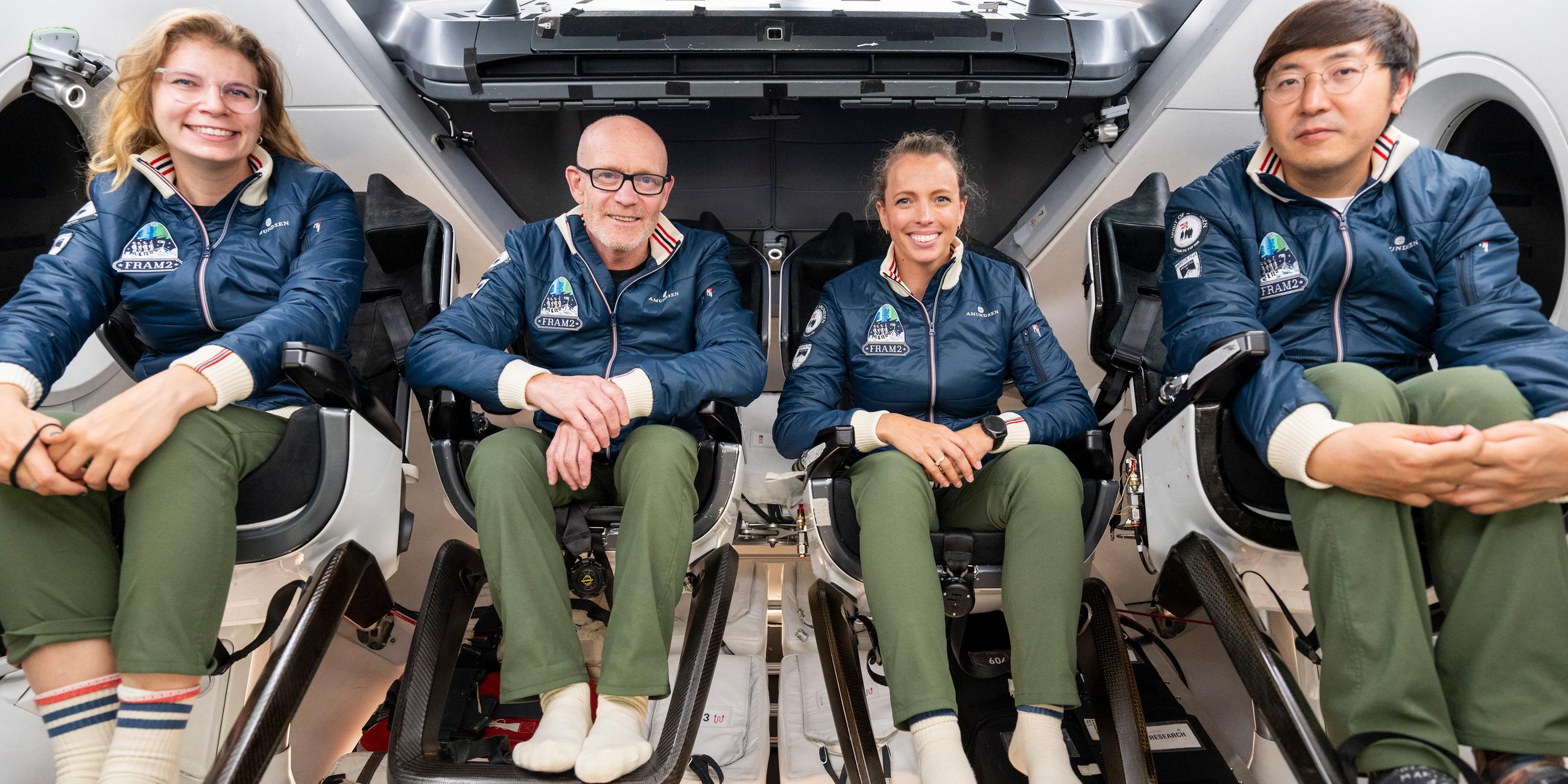 ArchiV. Dieses Handout zeigt die SpaceX-Crew für die Ende 2024 geplante Mission "Fram2" wie sie in den USA trainiert. Die vorgesehenen Raumfahrer Rabea Rogge (l-r), Eric Philips, Jannicke Mikkelsen und Chun Wang üben in einer ·Dragon·-Kapsel von SpaceX.
