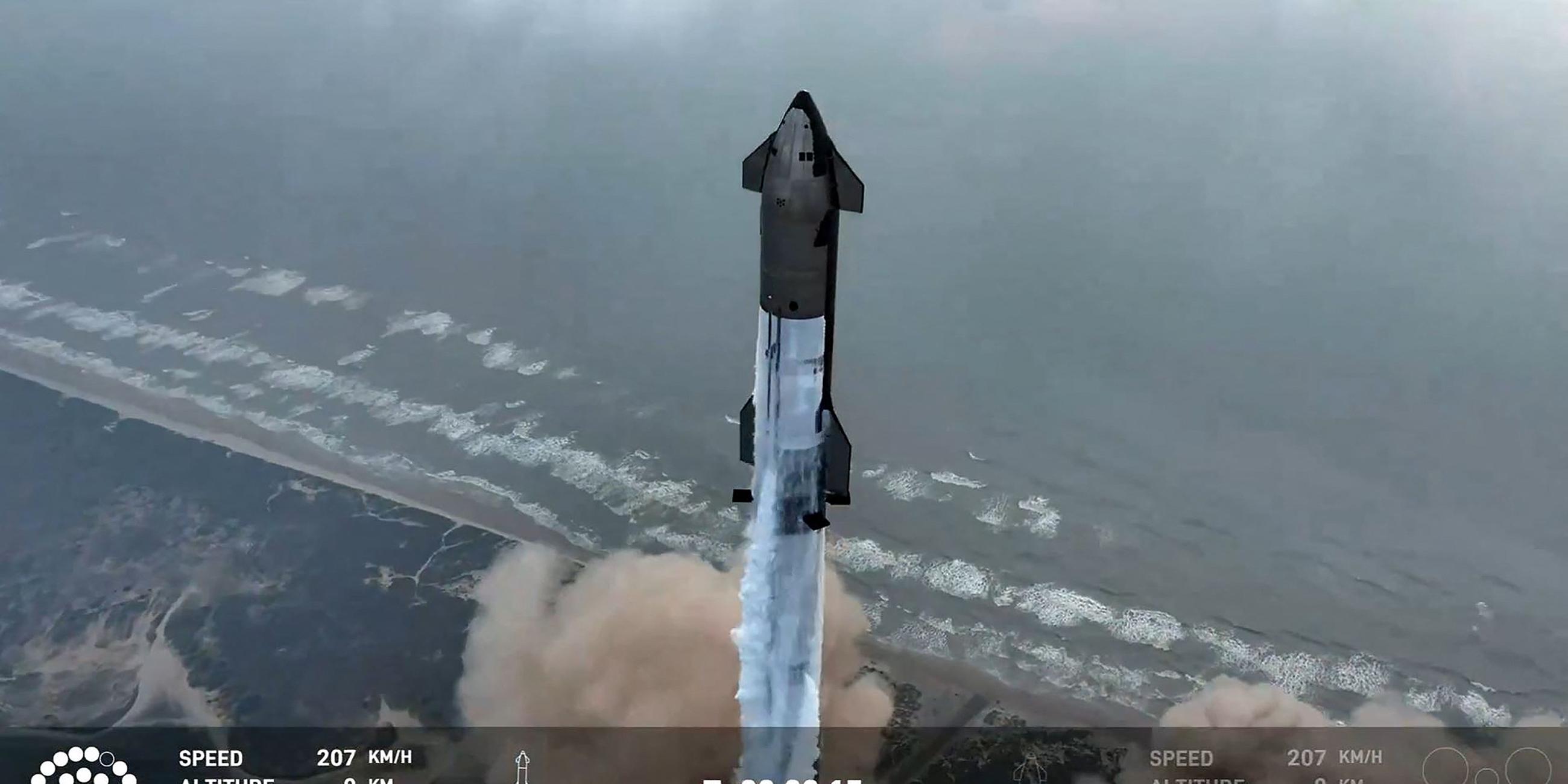 Das SpaceX Starship, das am 06.06.2024 zu seinem vierten Testflug von der Starbase in Boca Chica, Texas, startet.