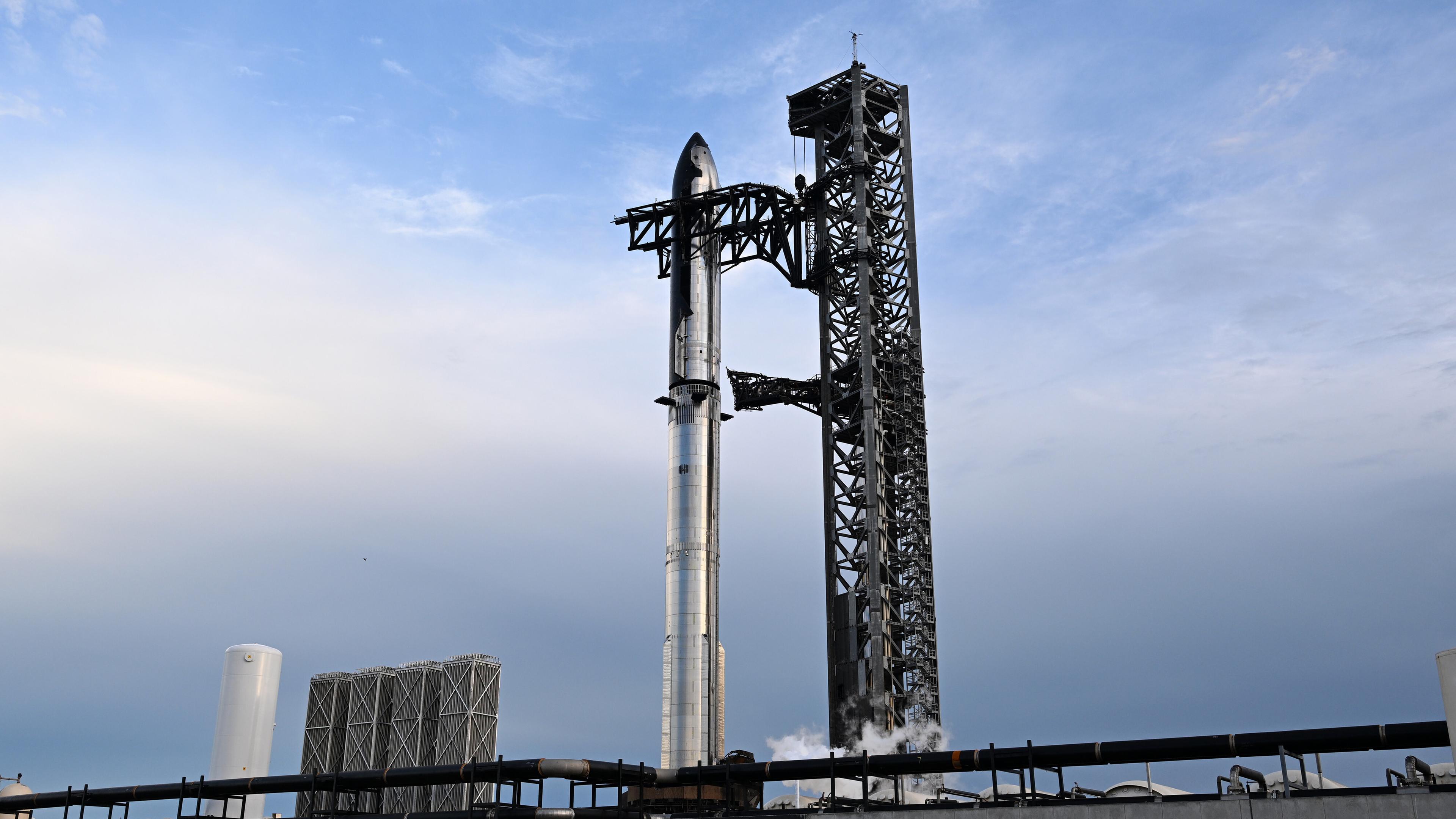 Vorbereitungen für den Testflug des SpaceX Starship.