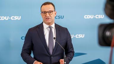 Jens Spahn (CDU) spricht waehrend eines Statement vor den Fraktionssitzungen am 07.07.2026 in Berlin.