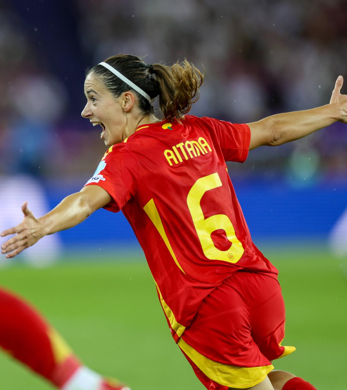 Aitana Bonmatí(Spanien)  jubelt über ihr erstes Tor gegen Deutschland.