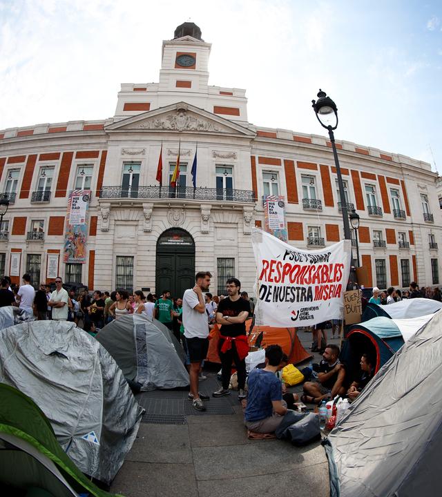 Die Demonstranten haben ein Camp auf dem Puerta del Sol in Madrid aufgeschlagen.