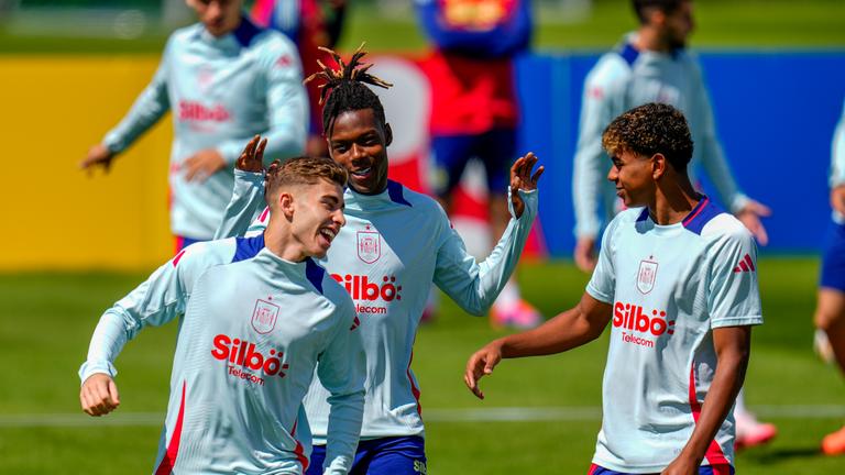 Spaniens Jungtalente (v.r.n.l.): Lamine Yamal, Nico Williams, Fermin Lopez