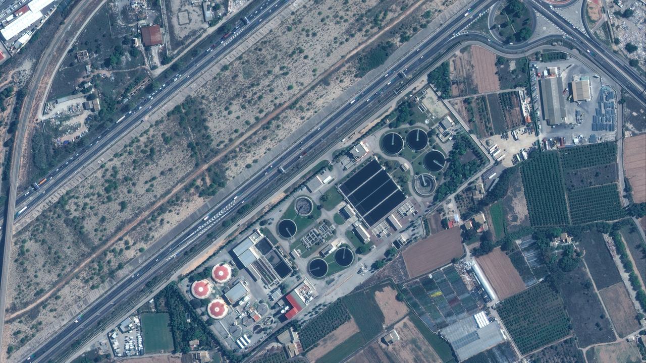Satellitenbild einer Wasseraufbereitungsanlage in Valencia am 18. Oktober 2024