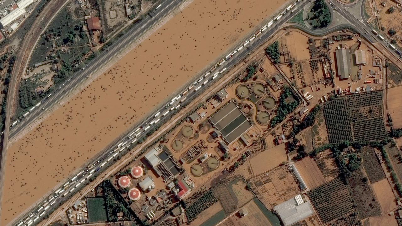 Satellitenbild einer Wasseraufbereitungsanlage in Valencia am 31. Oktober 2024