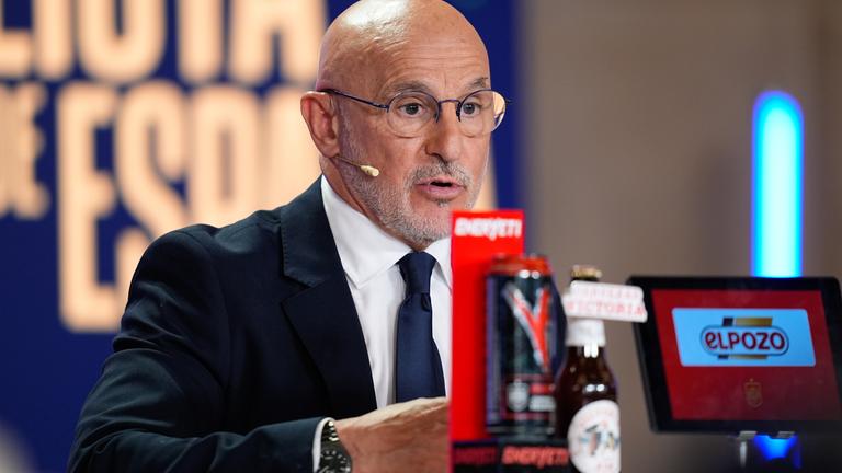 Spaniens Nationaltrainer Luis De La Fuente verkündet in Madrid seinen WM Kader