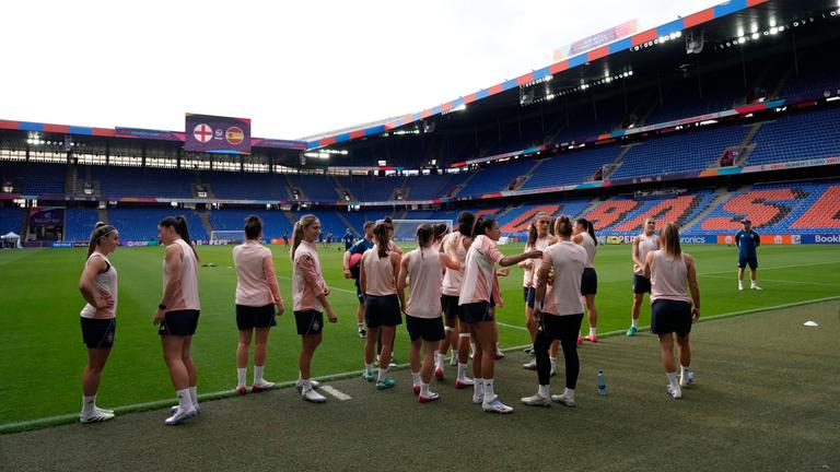 Spaniens Trainingseinheit und Pressekonferenz.