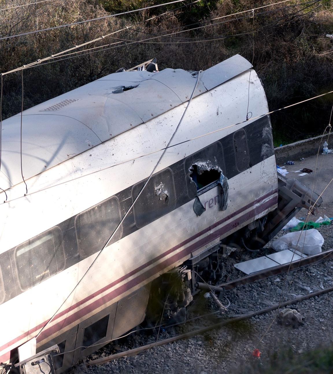 Ein Foto vom 19. Januar 2026 zeigt einen der beiden Züge, die am Vortag in Adamuz in Südspanien entgleist waren und dabei mindestens 39 Menschen getötet und mehr als 120 verletzt haben.