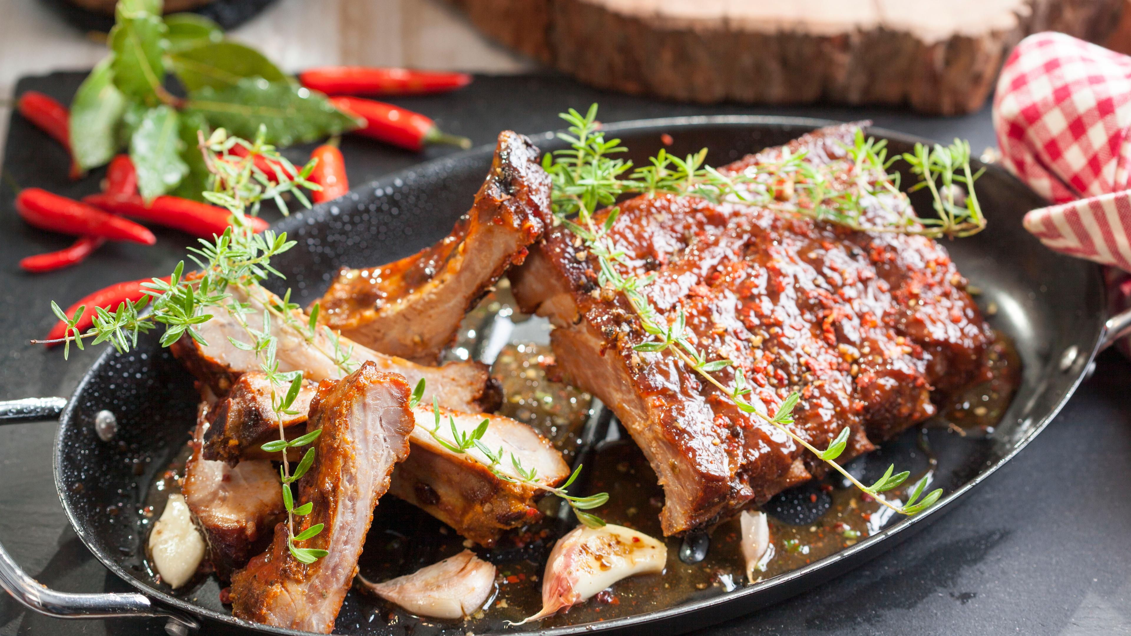 Spareribs mit Spitzkohlsalat 