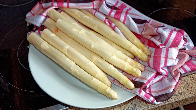 Spargel - einmal mit Fisch, einmal mit Fleisch