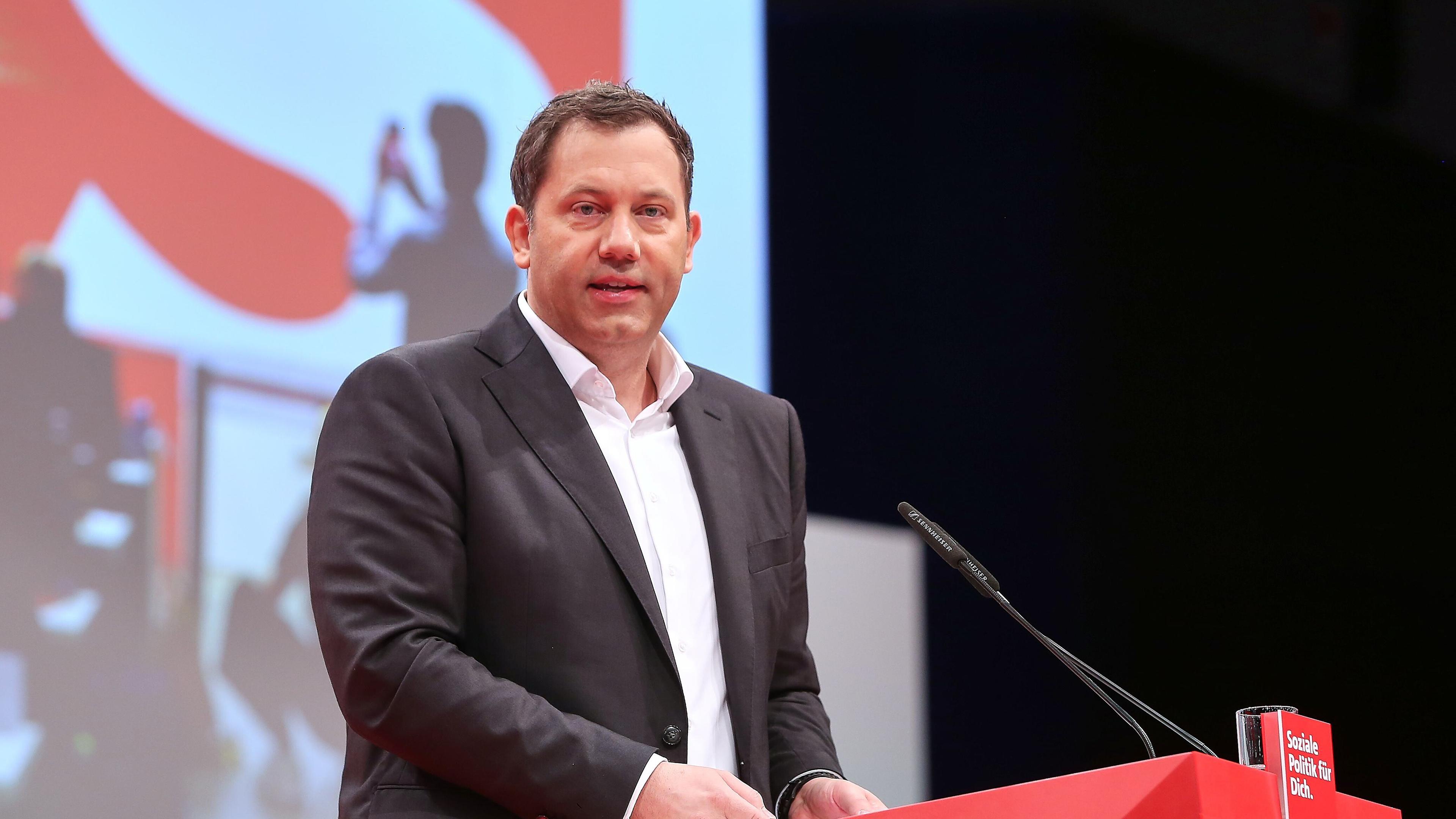 SPD-Bundesparteitag: Bundesminister der Finanzen Lars Klingbeil (SPD) haelt eine Rede zum Antrag zur Vorbereitung eines AfD-Verbotsverfahrens