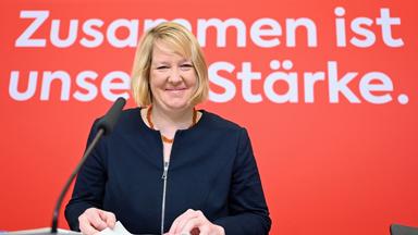 Wiebke Esdar (SPD) lächelt während des Pressegesprächs zum SPD-Konzept zur Reform der Erbschaftssteuer.