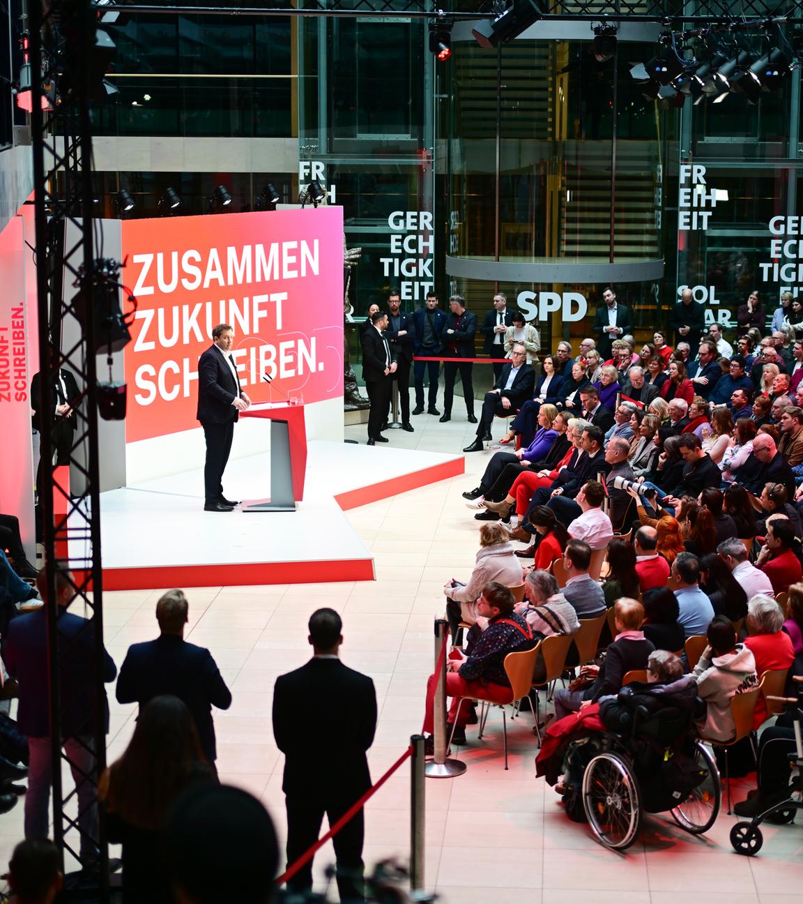 07.02.2026, Berlin: Lars Klingbeil, Vorsitzender der SPD, spricht spricht wŠhrend der Jahresauftaktklausur des SPD-Parteivorstands unter dem Motto "Zusammen Zukunft Schreiben" im Willy-Brandt-Haus.