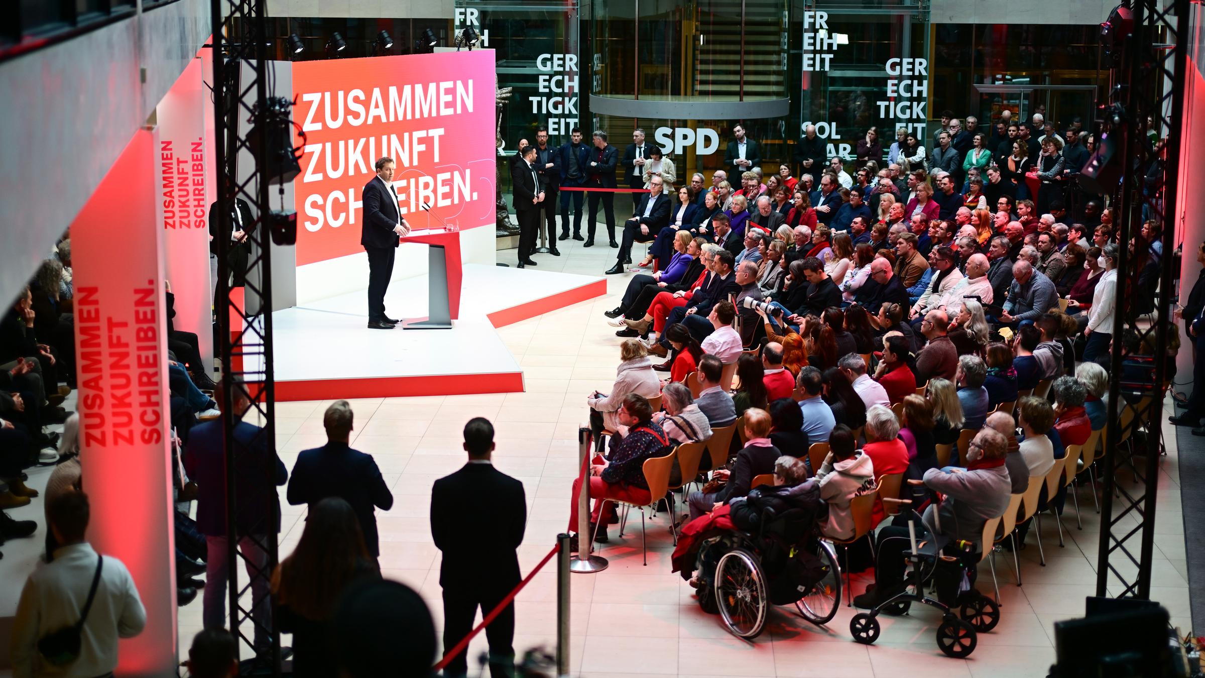 07.02.2026, Berlin: Lars Klingbeil, Vorsitzender der SPD, spricht spricht wŠhrend der Jahresauftaktklausur des SPD-Parteivorstands unter dem Motto "Zusammen Zukunft Schreiben" im Willy-Brandt-Haus.