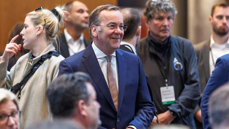 Boris Pistorius, Bundesminister der Verteidigung bei der Unterzeichnung des Koalitionsvertrages zwischen SPD, CDU und CSU am 05.05.2025 im EUREF-Campus in Berlin.