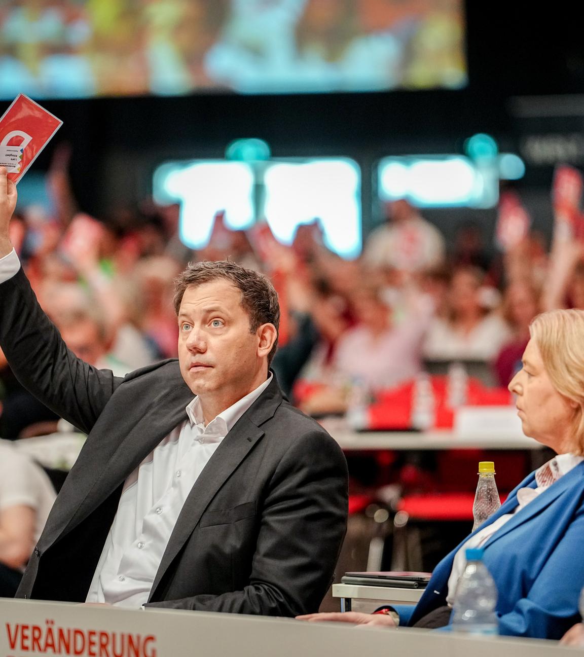 Abstimmung bei SPD-Bundesparteitag