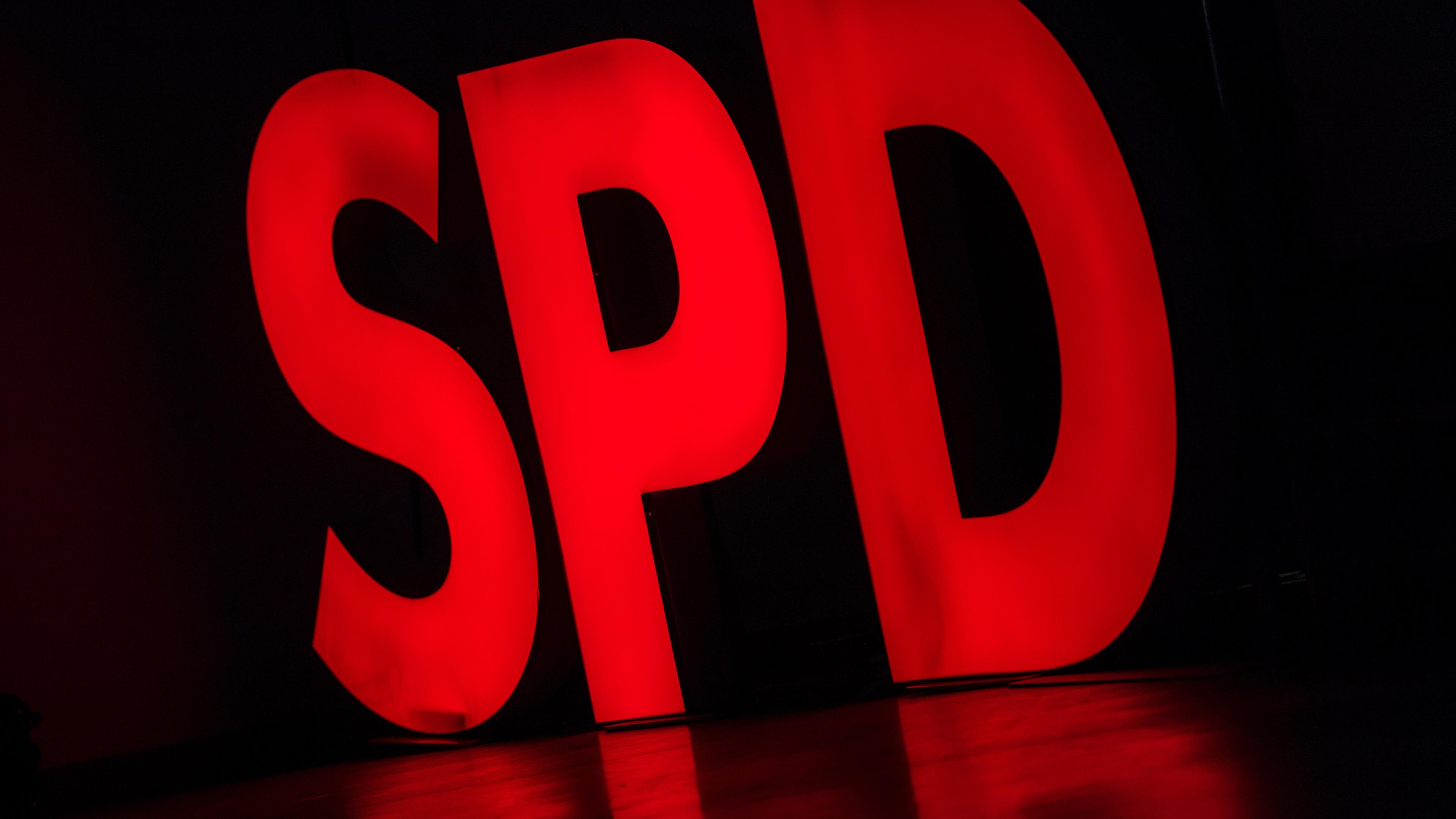 leuchtschriftzug "spd"