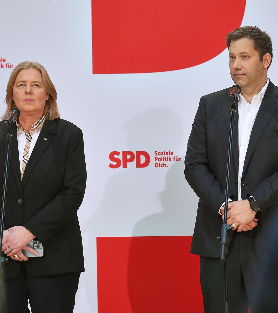 Bärbel Bas und Lars Klingbeil während der SPD-Pressekonferenz nach der Gremiensitzung im Berliner Willy-Brandt-Haus am 12.05.2025.