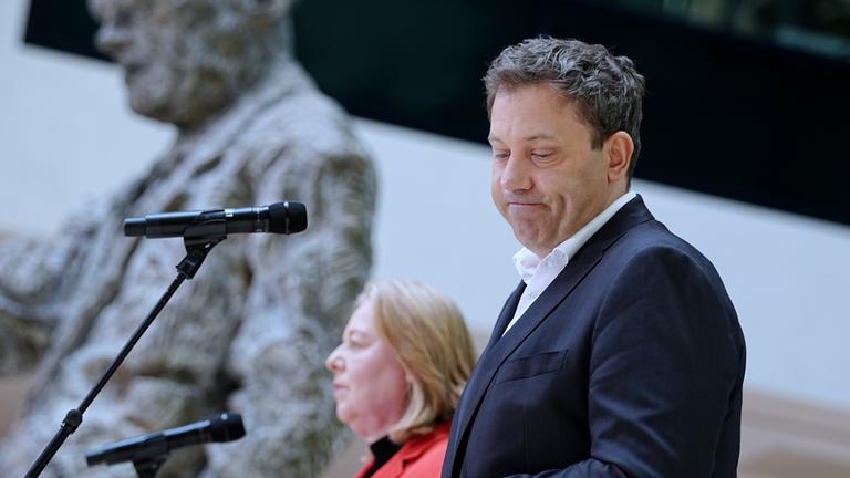 Die beiden SPD-Vorsitzenden Lars Klingbeil und Bärbel Bas haben nur noch wenig Vertrauen in der Bevölkerung.