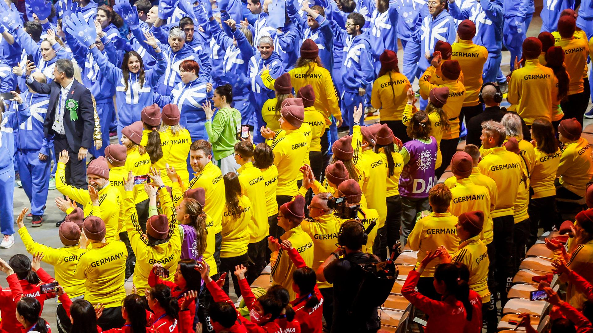 Die Athle*innen während ihrem Einzug bei den Special Olympics.