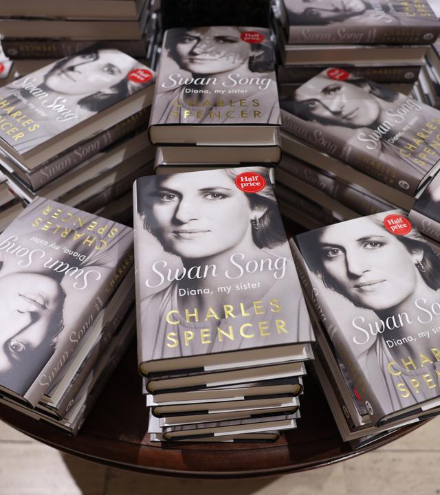 Das neu veröffentlichte Buch "Swan Song: Diana, My Sister" bringt das britische Königshaus in Bedrängnis.