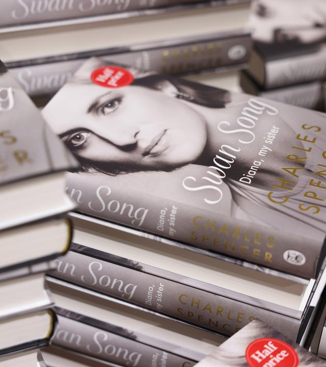 Das neu veröffentlichte Buch "Swan Song: Diana, My Sister" bringt das britische Königshaus in Bedrängnis.