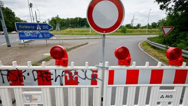 Die Bonner Nordbrücke wurde Anfang Juni komplett für den Verkehr gesperrt, was zu großen Zeitverlusten für Pendler und die Wirtschaft führt.