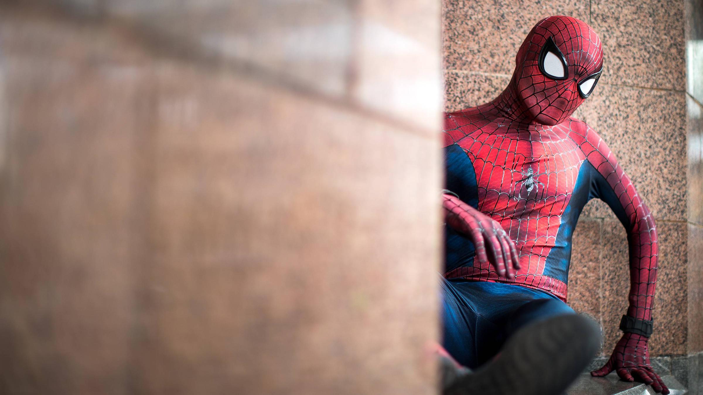Cosplayer im Spiderman-Kostüm