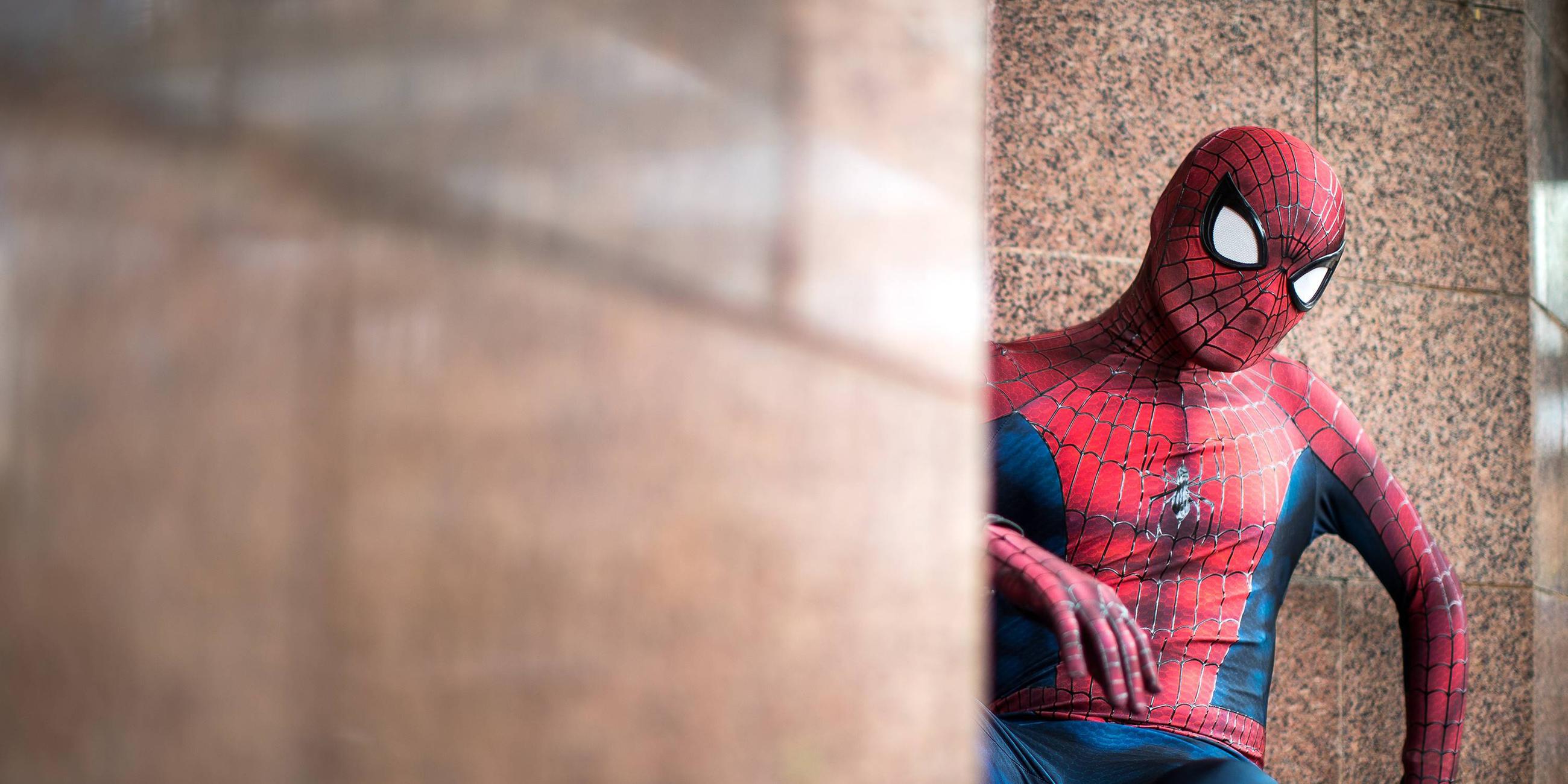 Cosplayer im Spiderman-Kostüm