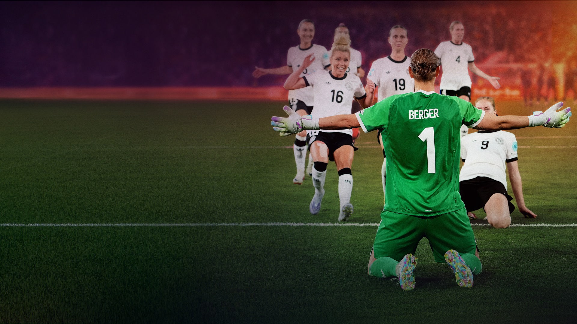 Das DFB-Team jubelt über den gehaltenden Elfmeter von Keeperin Ann-Katrin Berger