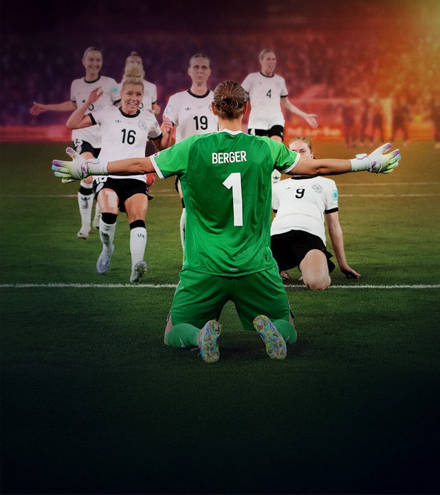 Das DFB-Team jubelt über den gehaltenden Elfmeter von Keeperin Ann-Katrin Berger