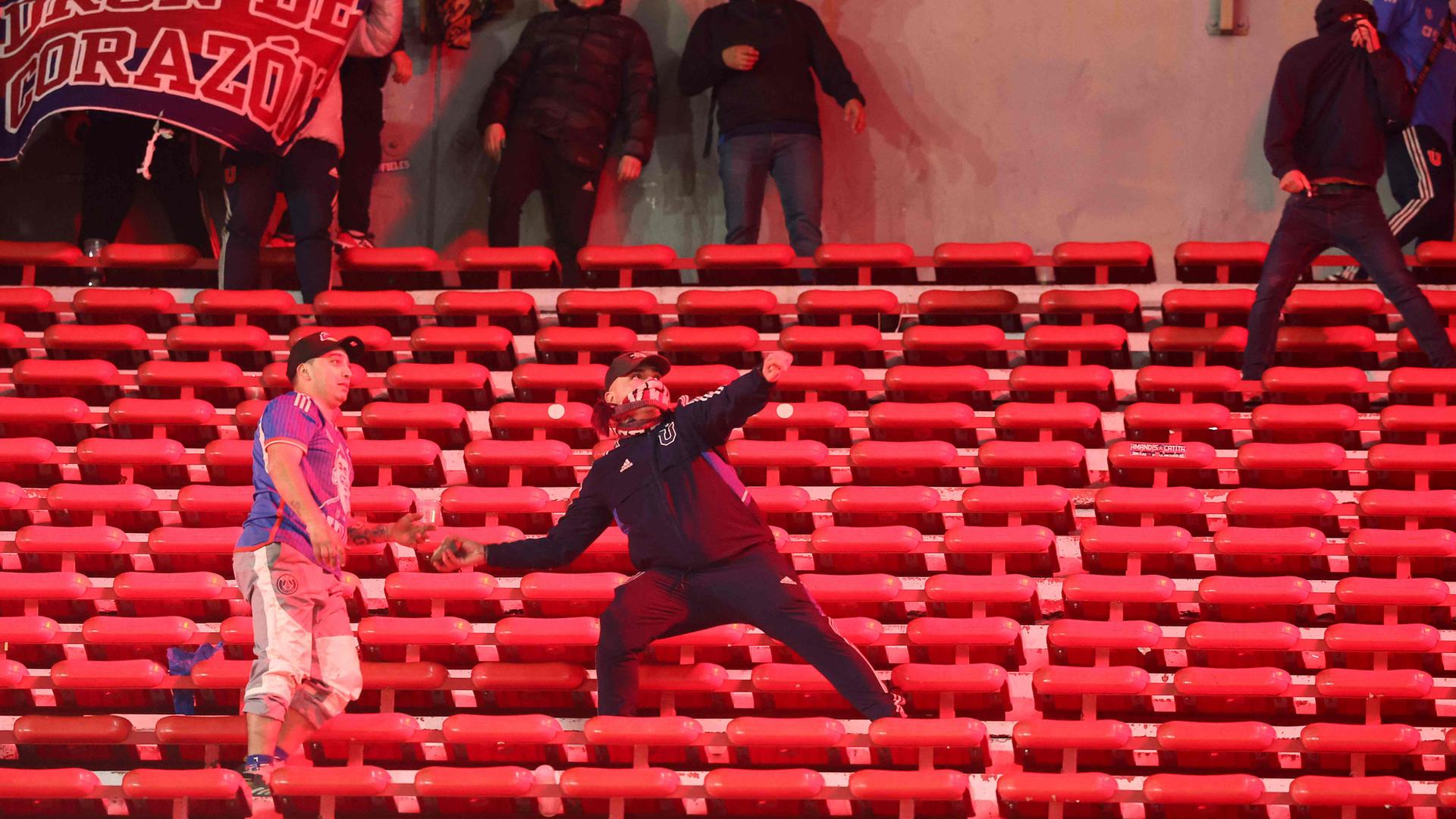 Spielabbruch nach Fan-Ausschreitungen beim Spiel Independiente und Universidad de Chile