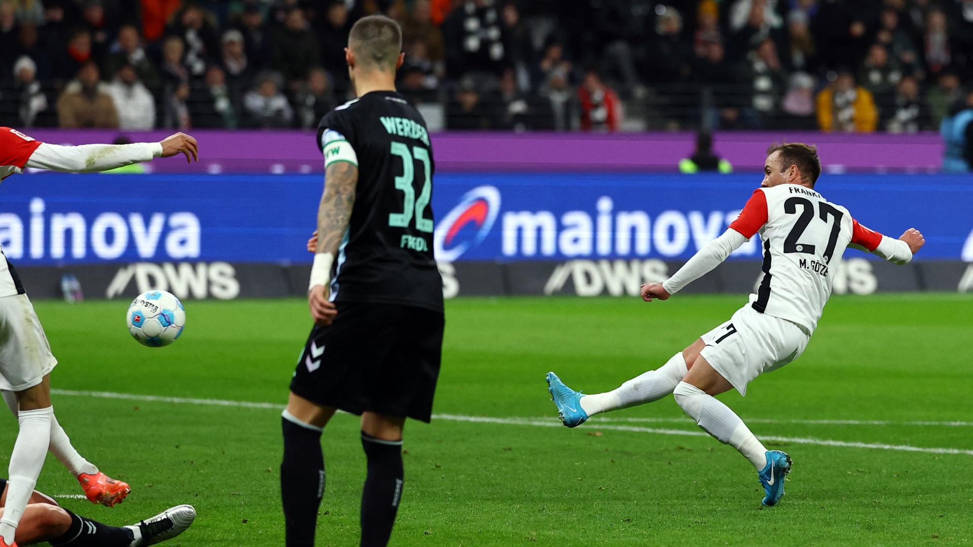 Mario Götze schießt das erste Tor.