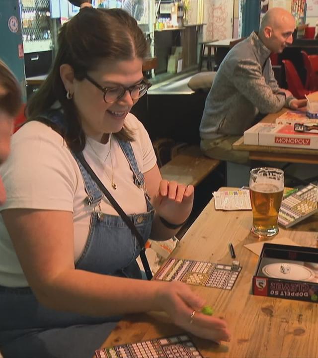 spielende Frau