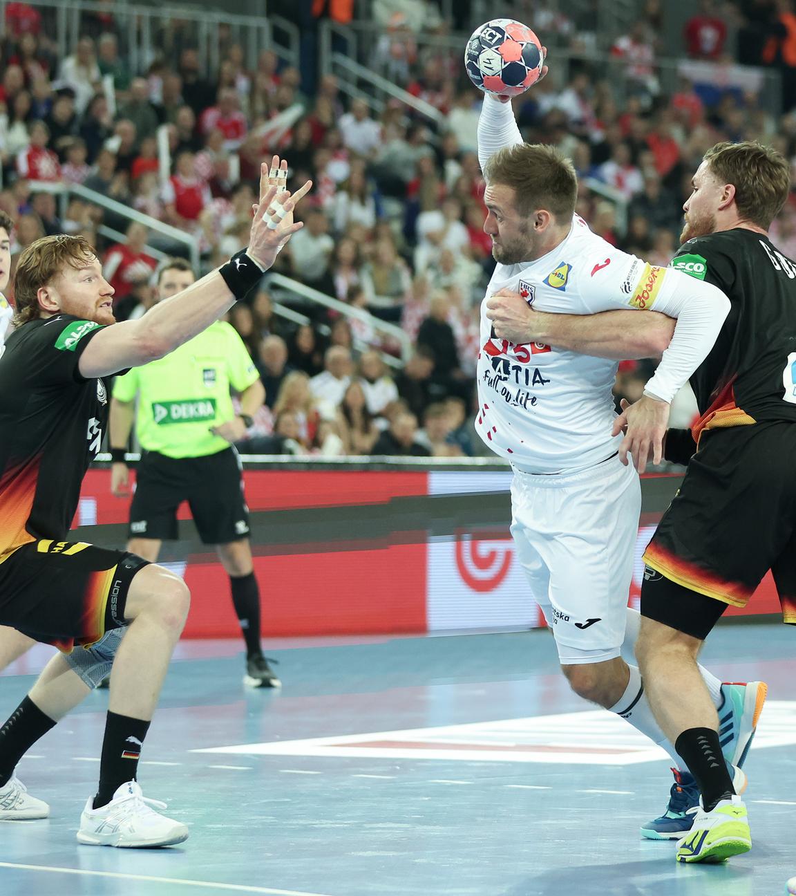 Luka Lovre Klarica (Kroatien), Tom Kiesler (Deutschland), Luka Cindric (Kroatien) und Johannes Golla (Deutschland) (l-r) in Aktion.