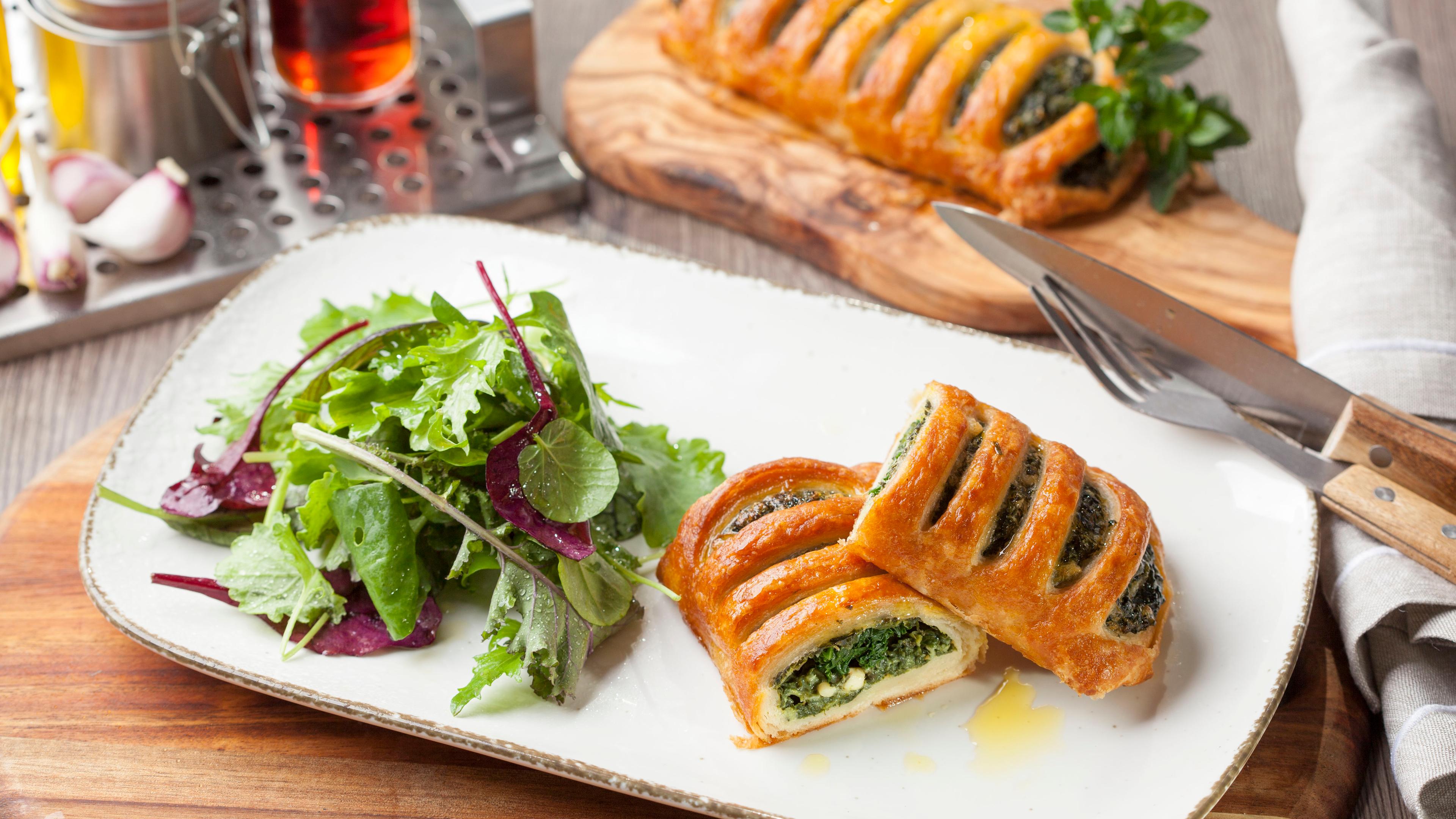 Spinatstrudel in Blätterteig 