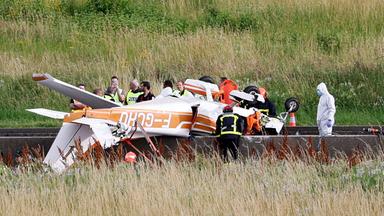 Das Wrack eines abgestürzten Sportflugzeugs nahe der französischen Hauptstadt Paris.