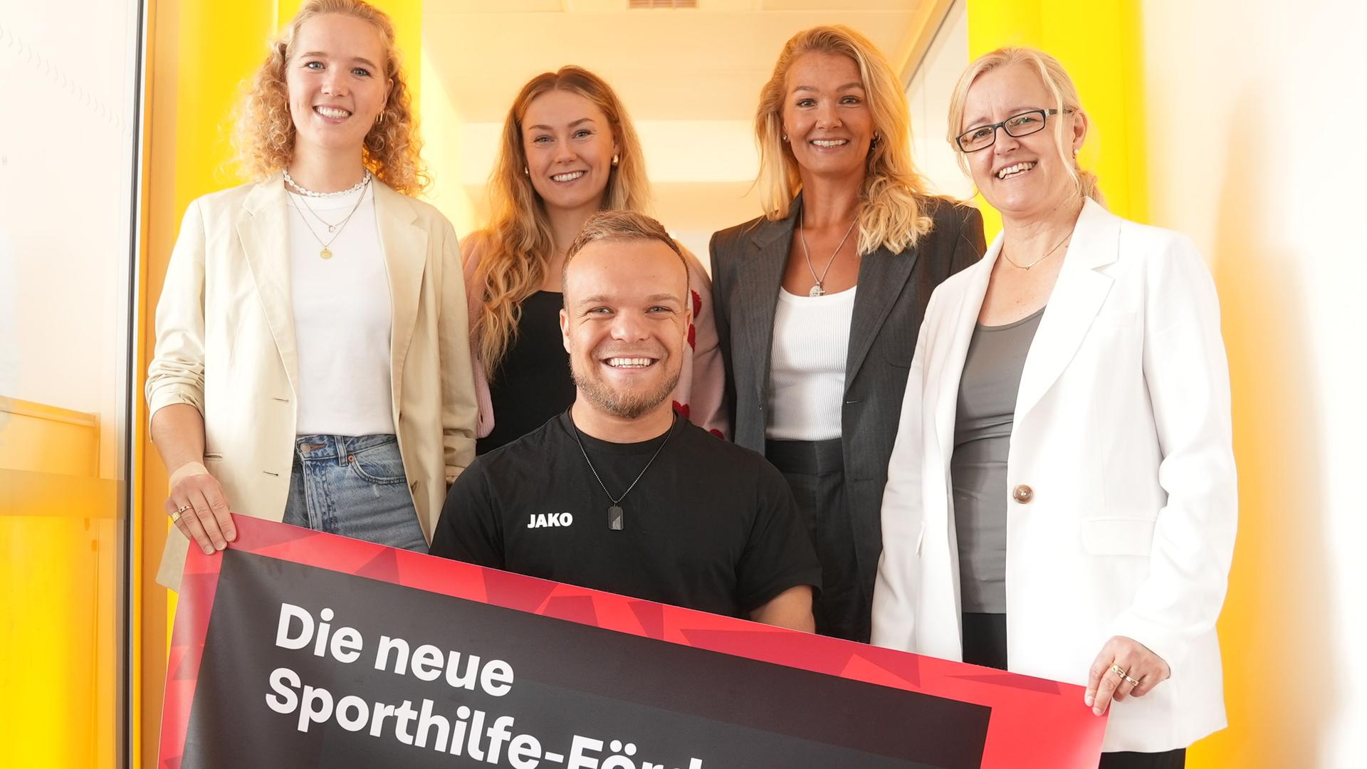 Deutsche Sporthilfe präsentiert mit Athleten die neue Förderstruktur: Fechterin Léa Krüger, Bobpilotin Laura Nolte, Kugelstoßer Niko Kappel, Schwimm-Legende Franziska van Almsick und Sporthilfe-Vorständin Karin Orgeldinger (v.l.) 