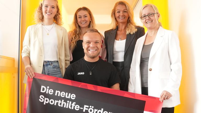 Deutsche Sporthilfe präsentiert mit Athleten die neue Förderstruktur: Fechterin Léa Krüger, Bobpilotin Laura Nolte, Kugelstoßer Niko Kappel, Schwimm-Legende Franziska van Almsick und Sporthilfe-Vorständin Karin Orgeldinger (v.l.) 