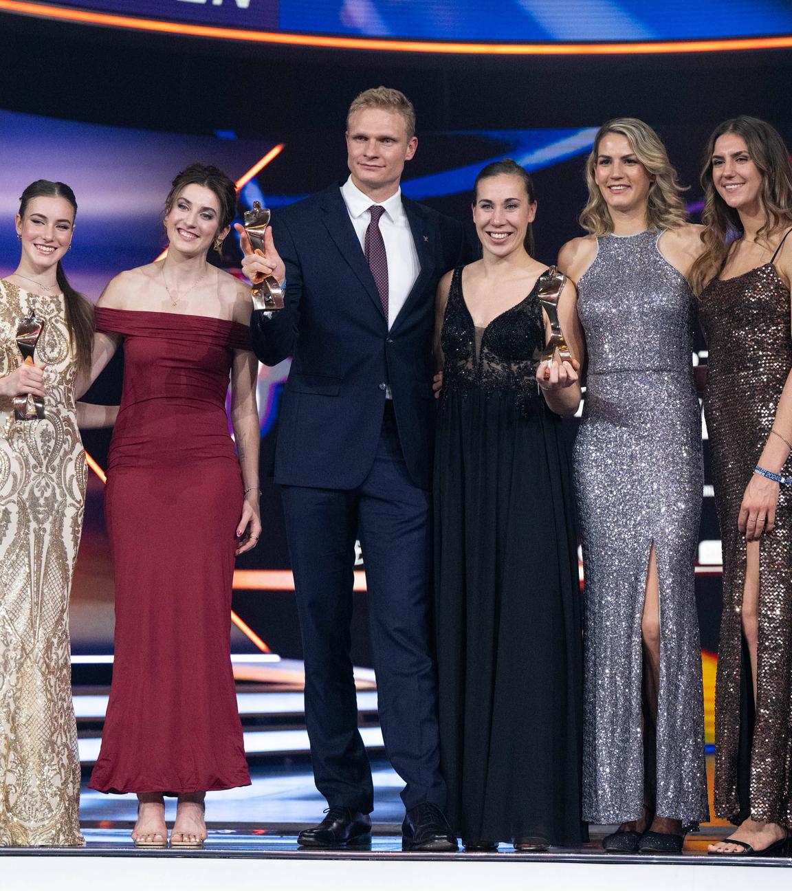 Darja Varfolomeev, Elisa Mevius, Oliver Zeidler, Svenja Brunckhorst, Sonja Greinacher und Marie Reichert bei der Gala Sportler des Jahres