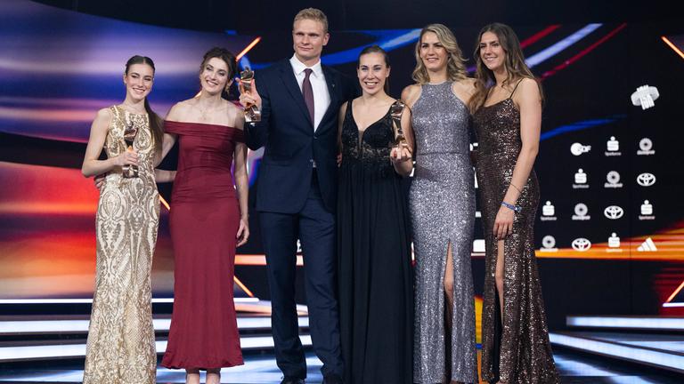Darja Varfolomeev, Elisa Mevius, Oliver Zeidler, Svenja Brunckhorst, Sonja Greinacher und Marie Reichert bei der Gala Sportler des Jahres