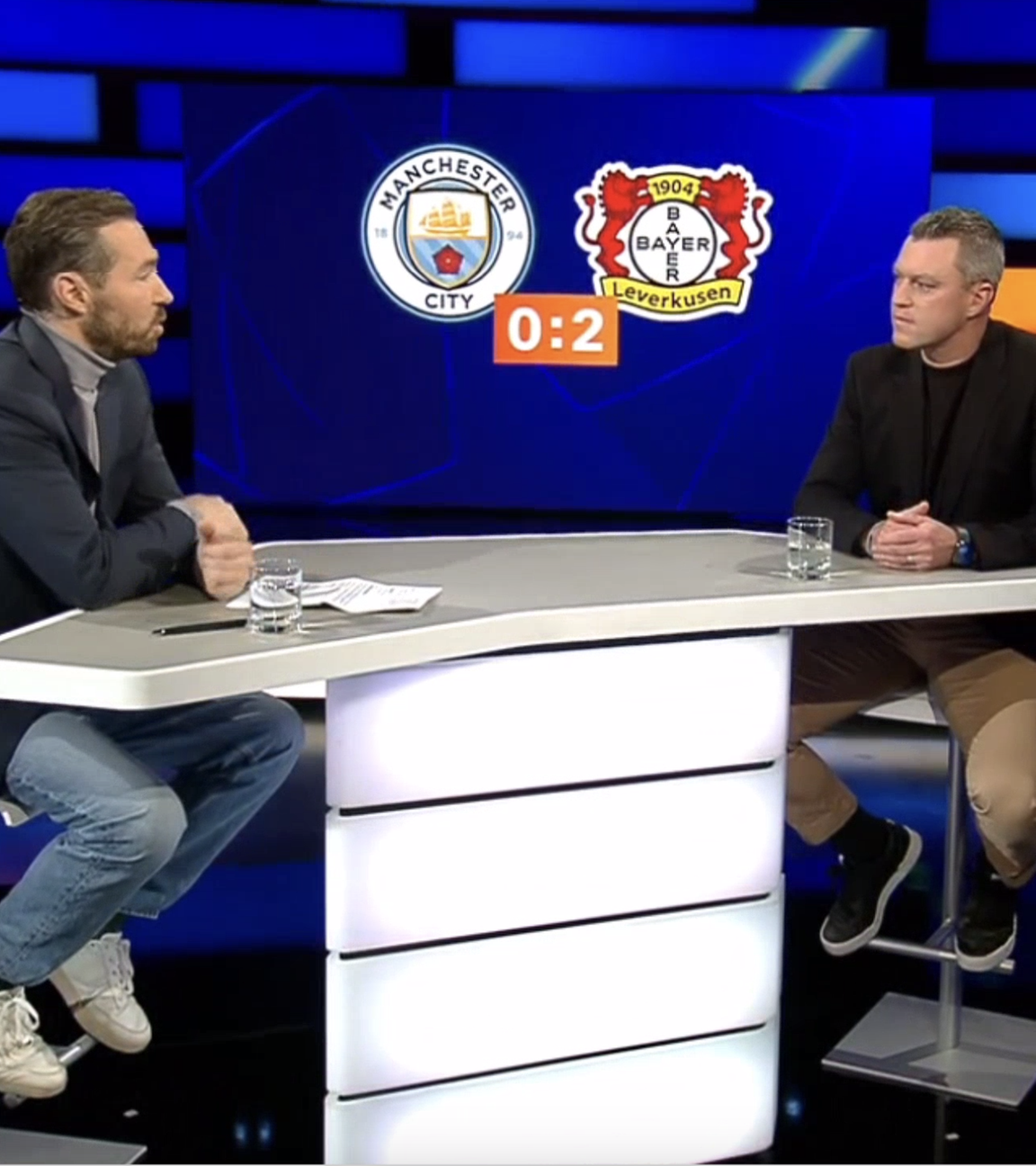 Moderator Sven Voss und Hanno Balitsch (Trainer U18-Nationalmannschaft) sind jetzt im sportstudio. 