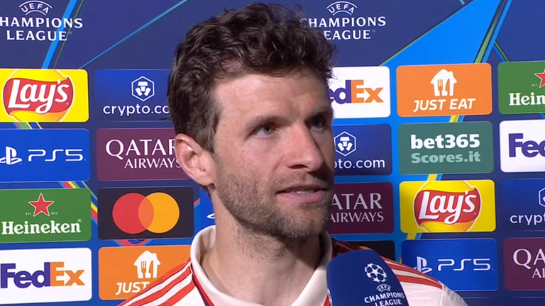 Bayern Münchens Thomas Müller während seinem Interview nach der Niederlage gegen Inter Mailand.