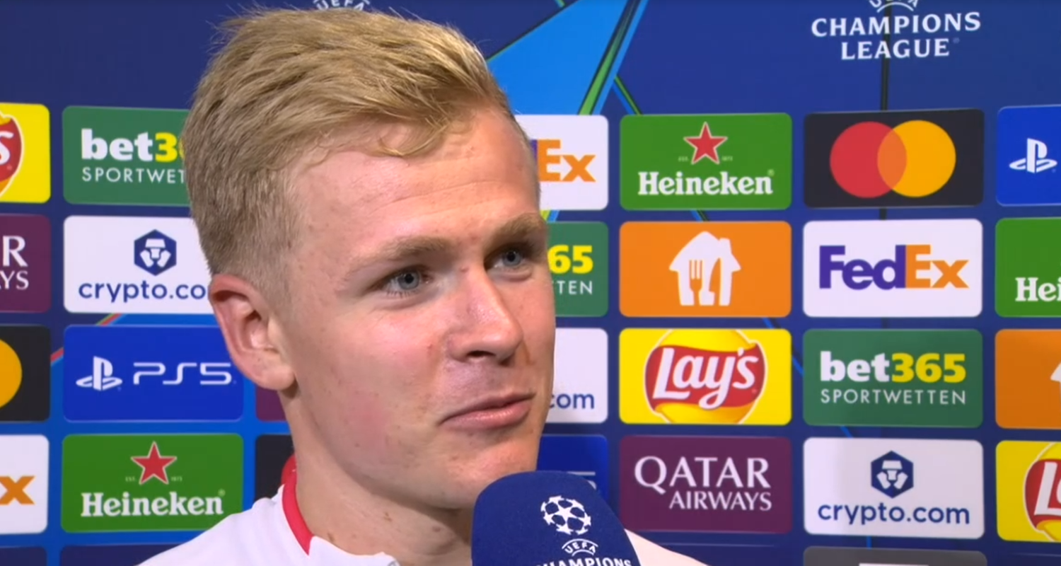 Jonathan Burkardt während seinem Interview nach dem Spiel gegen Istanbul.