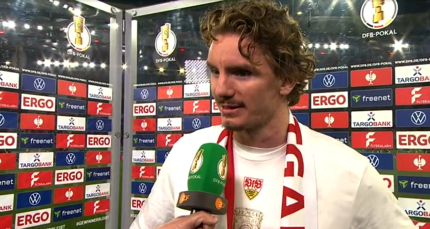 Stuttgarts Nick Woltemade bei seinem Interview nach dem Sieg gegen RB Leipzig.