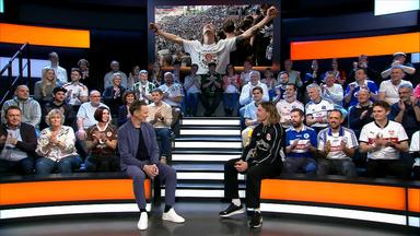 Jackson Irvine im Gespräch mit Moderator Jochen Breyer am 22.02.25.