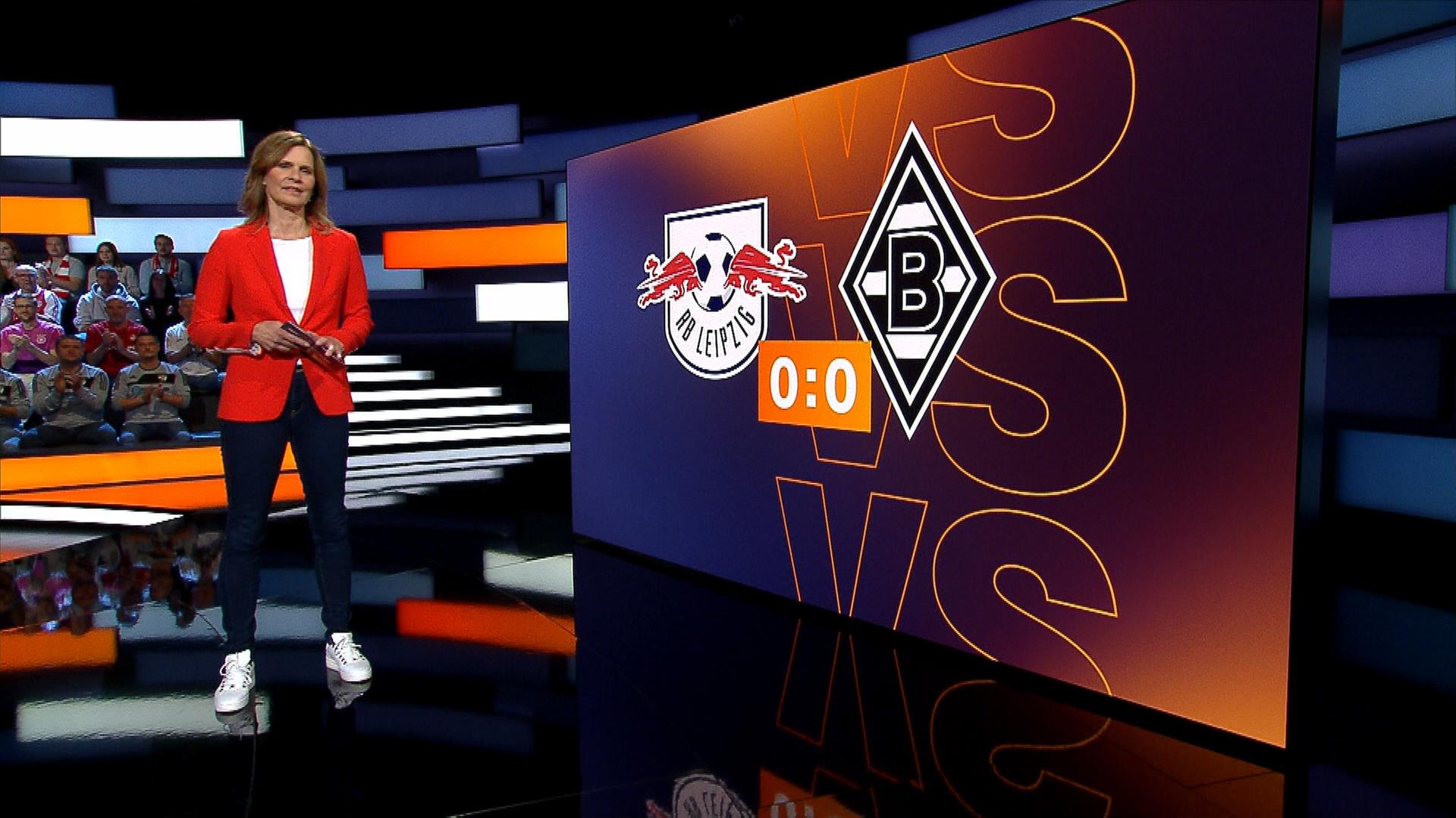 Katrin Müller-Hohenstein moderiert das Topspiel (RB Leipzig - Borussia Mönchengladbach) des Abends an.