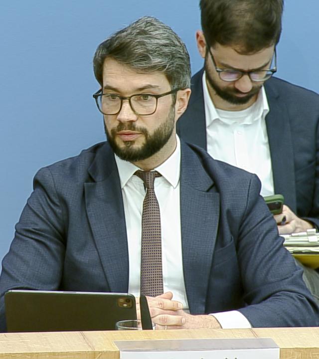 Leonard Kaminski, Sprecher des Bundesinnenministeriums, bei der Bundespressekonferenz